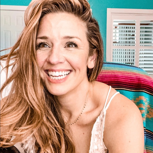 Meet your Posher, Leslie - Picture 1 of 1